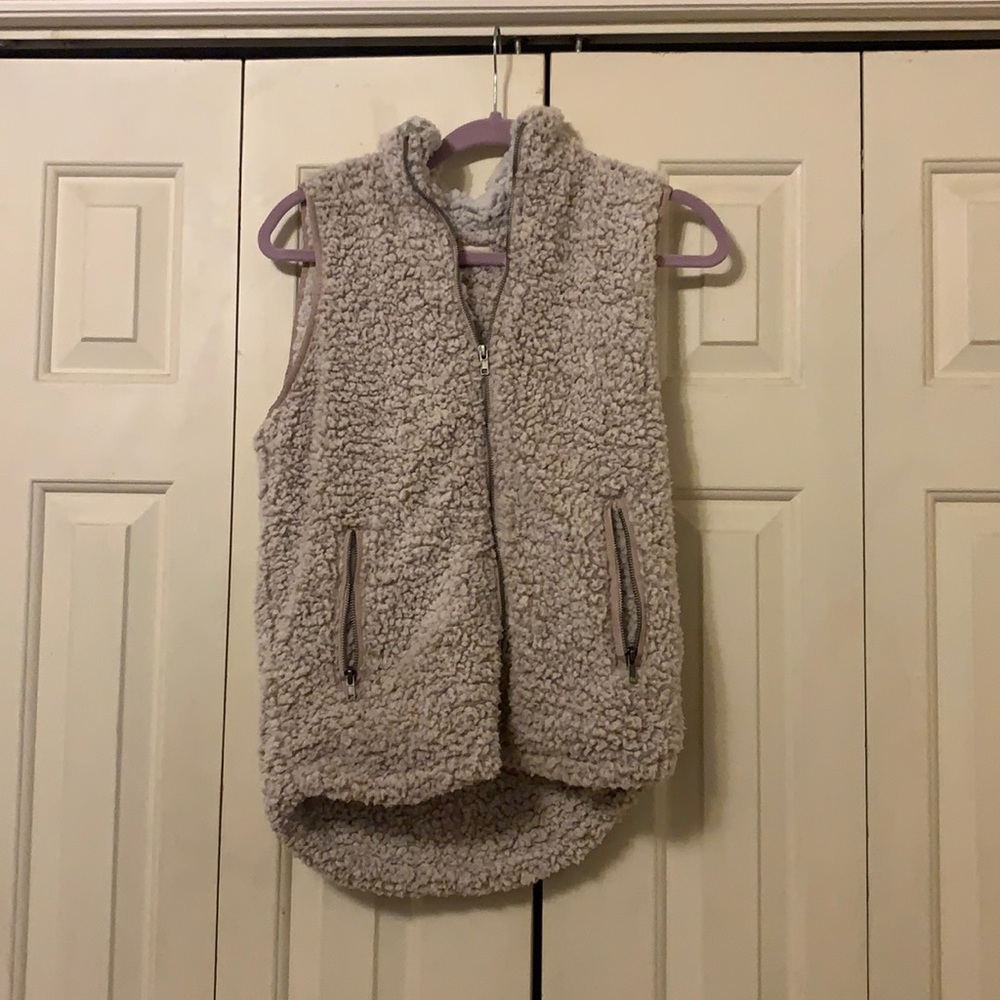 Comfy women’s zip up vest